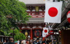 Japanische Flaggen an einem Tempel.
