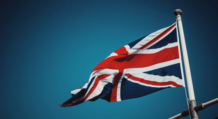 Flagge Großbritanniens an einem Fahnenmast.