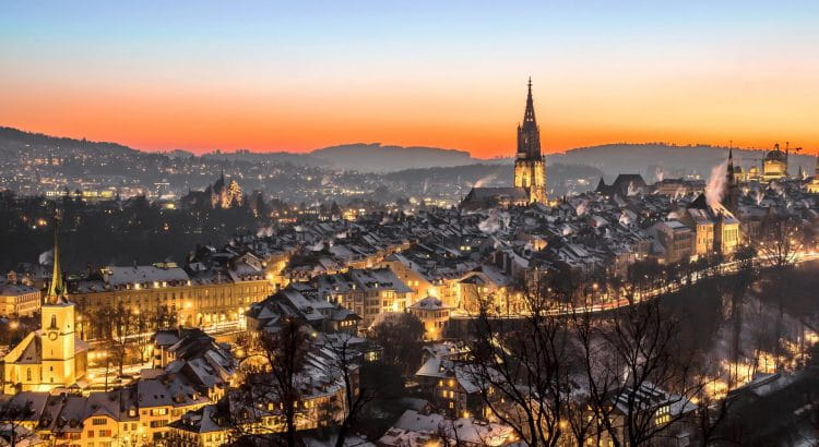 Panorama vom erleuchteten Bern.