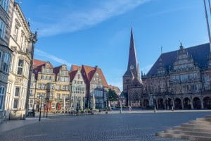 Historisches Center auf dem Bremer Marktplatz am Tag.