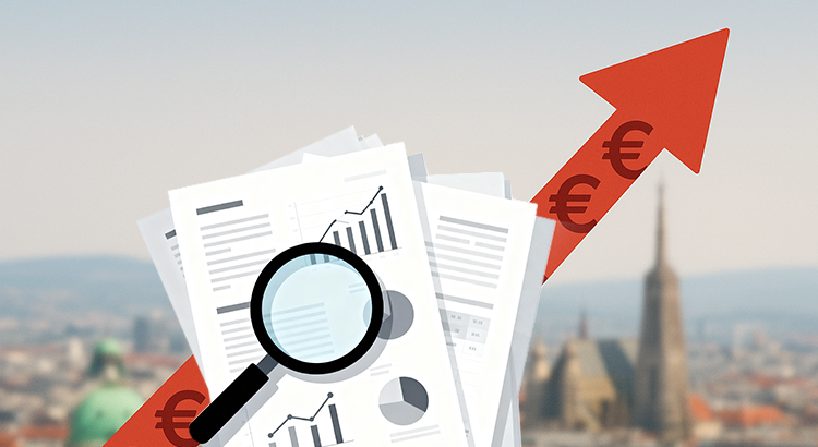 Fotorealistisches Bild eines Schreibtisches mit einem großen Euro-Zeichen, einem Sportwetten-Ticket mit Häkchen und dem Wiener Rathaus im Hintergrund. Angedeutete Balkendiagramme sind unscharf im Hintergrund sichtbar.