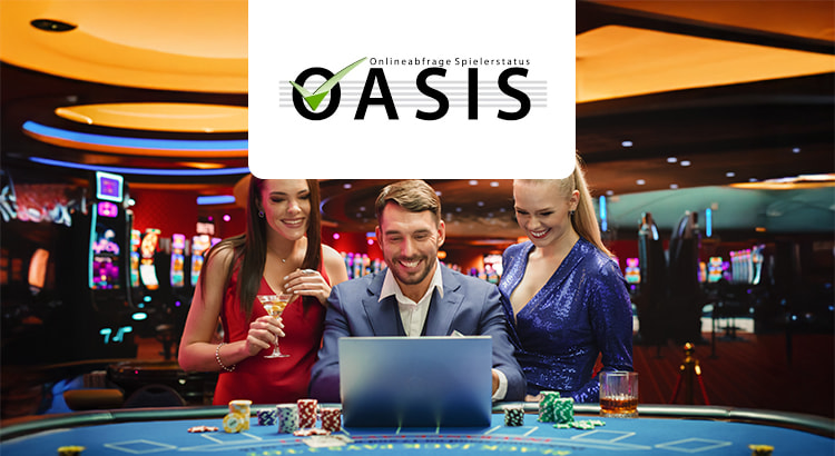 Dunkler Hintergrund in tiefem Blau mit einem leuchtenden digitalen Schutzschild in der Mitte, auf dem ein weißes Schloss-Symbol zu sehen ist. Um das Schild verlaufen abstrakte Datenströme und vernetzte Knotenpunkte mit grünen Lichtakzenten. Links ist eine stilisierte Datenbank-Grafik angedeutet, rechts die Silhouette einer Person, die an einer digitalen Barriere gestoppt wird. Die Darstellung wirkt professionell und vermittelt Schutz, Kontrolle und Datensicherheit