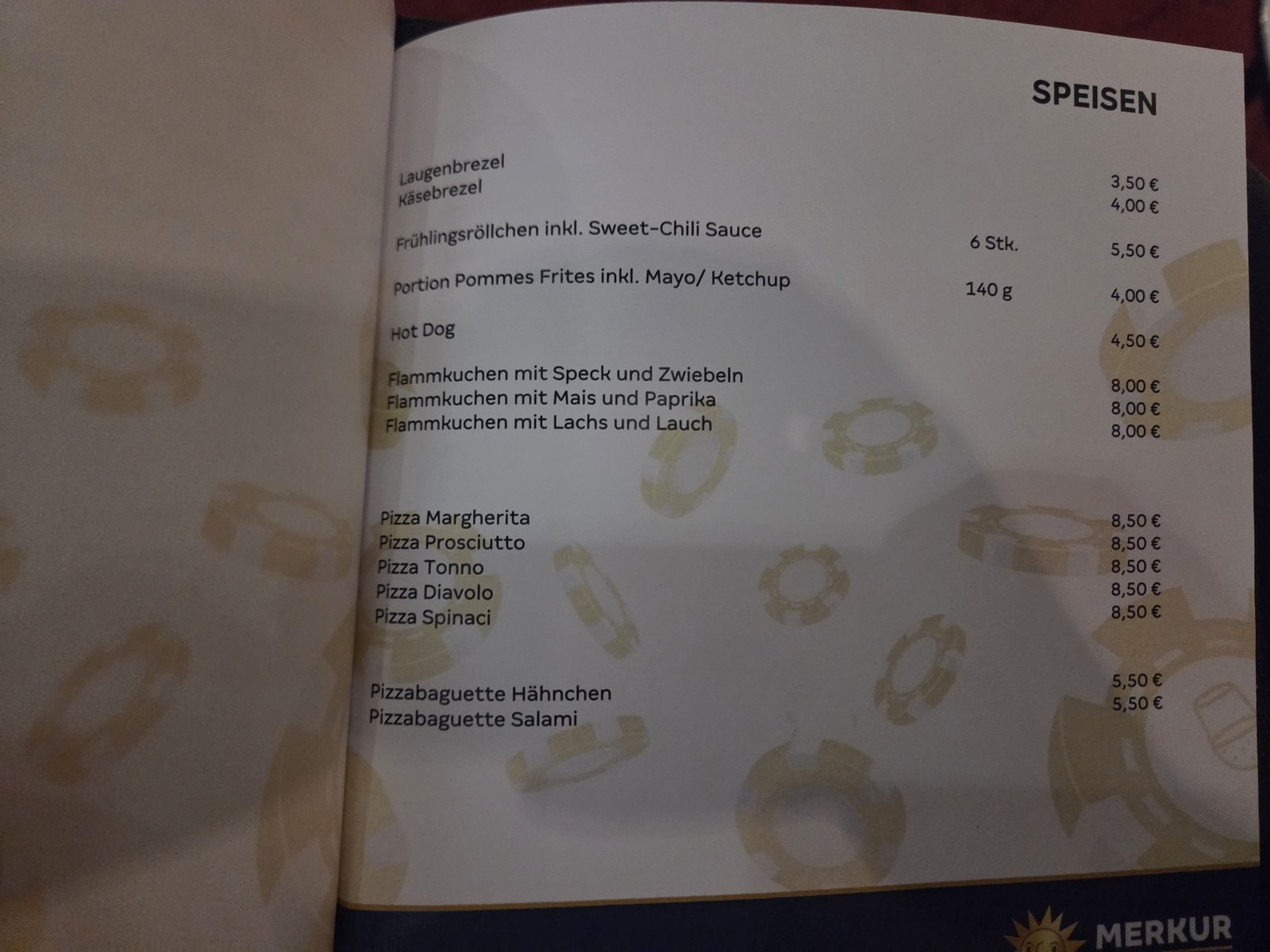 Speisekarte der Bar mit Brezeln, Flammkuchen, Pizza und Snacks