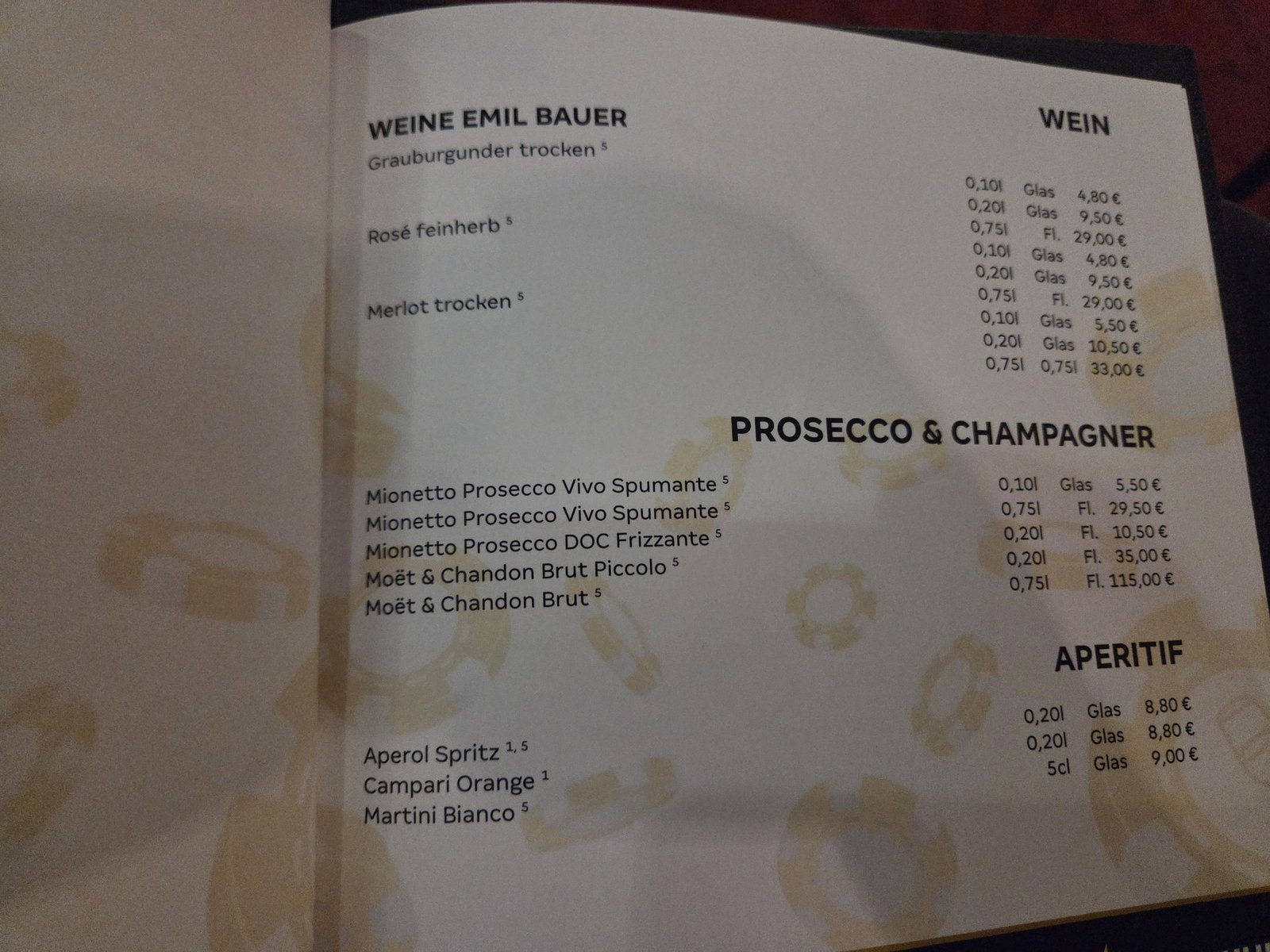 Getränkekarte mit Weinen, Prosecco und Champagner