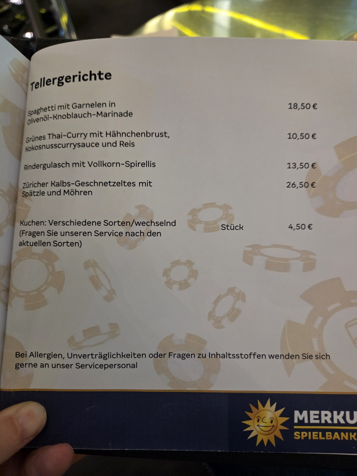 Speisekarte mit Tellergerichten im Casino Duisburg
