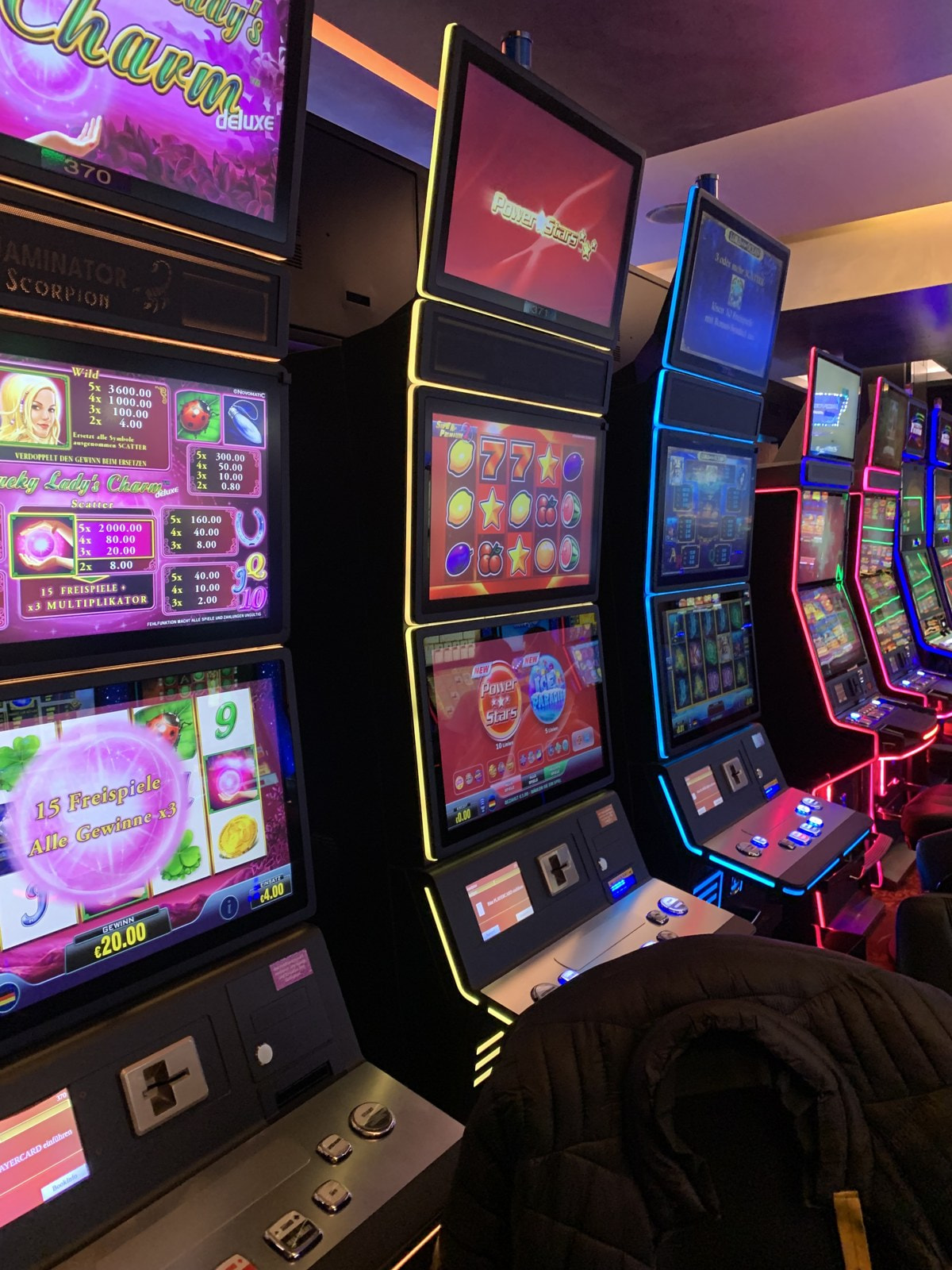 Lucky Lady's Charm deluxe und Power Stars an Novoline-Automaten der Spielbank Hannover