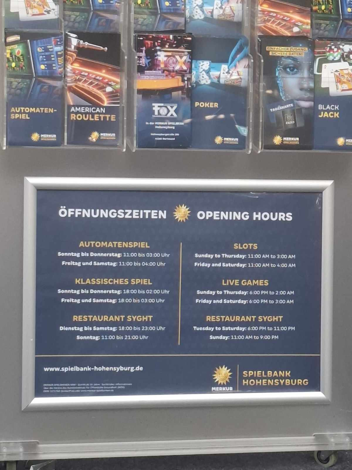 Tafel mit den Öffnungszeiten der Spielbank Hohensyburg