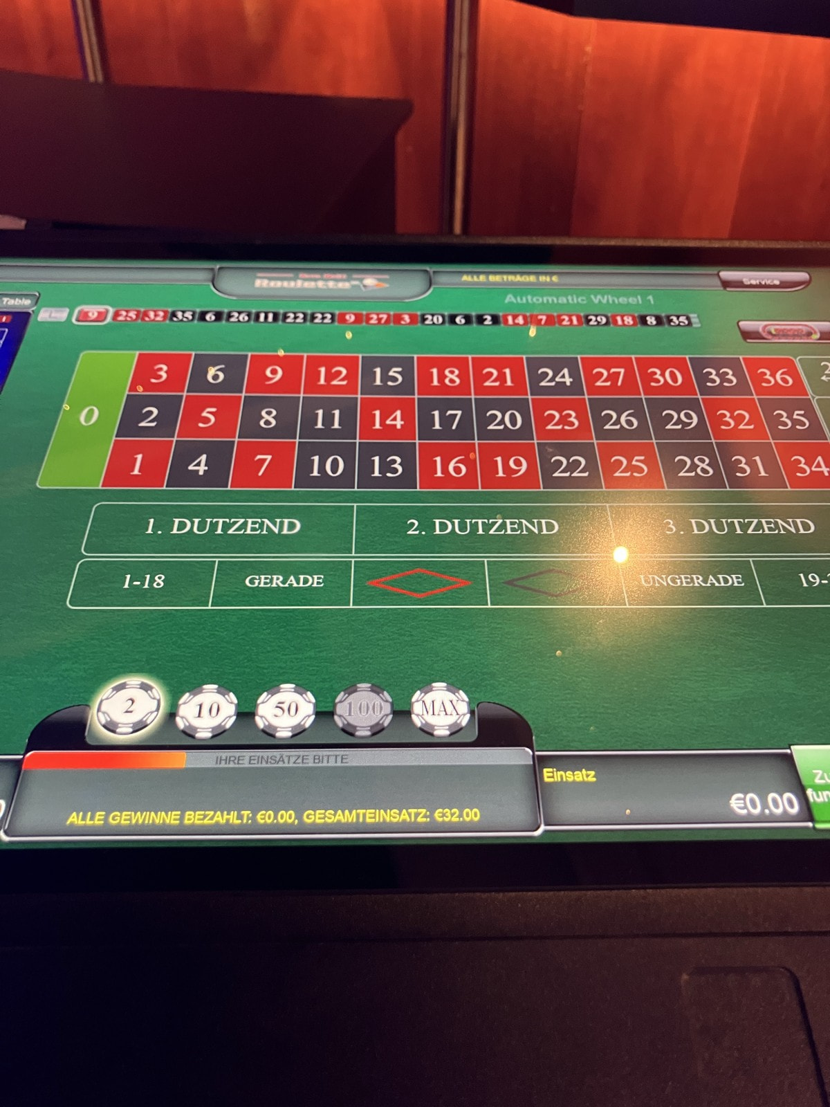 Bildschirm eines Roulette-Terminals mit Tableau und Chipauswahl in der Spielbank Kassel