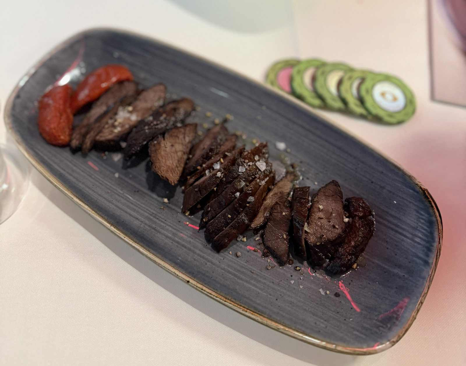 Rindersteak-Streifen im Casino-Restaurant am Potsdamer Platz