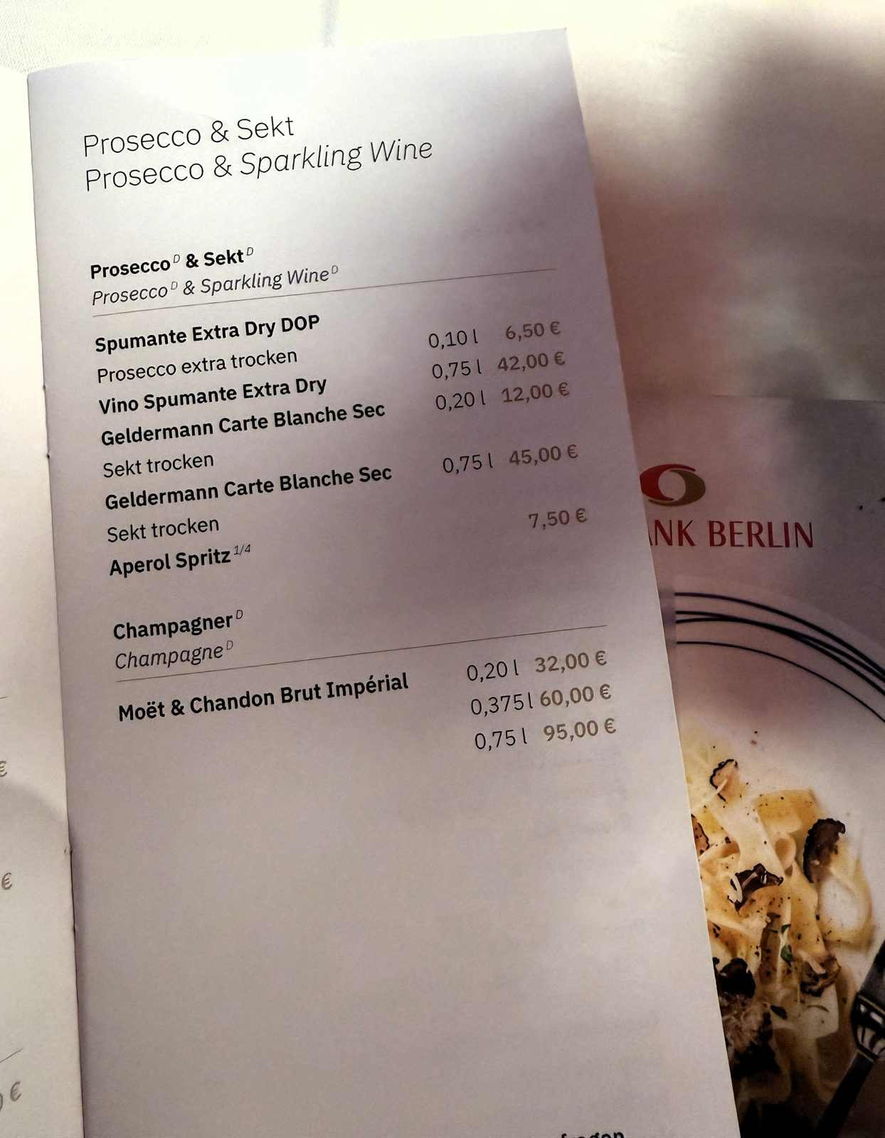Getränkekarte mit Sekt und Champagner im Casino am Potsdamer Platz